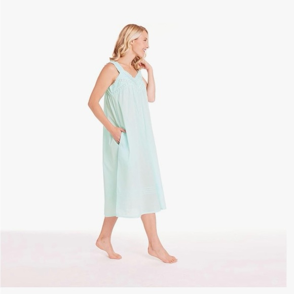 La Cera eyelet trim cotton nightgown. Size large. Light blue. - Picture 1 of 5